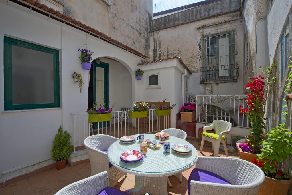 Amalfi Un Po'... Apartment Luaran gambar