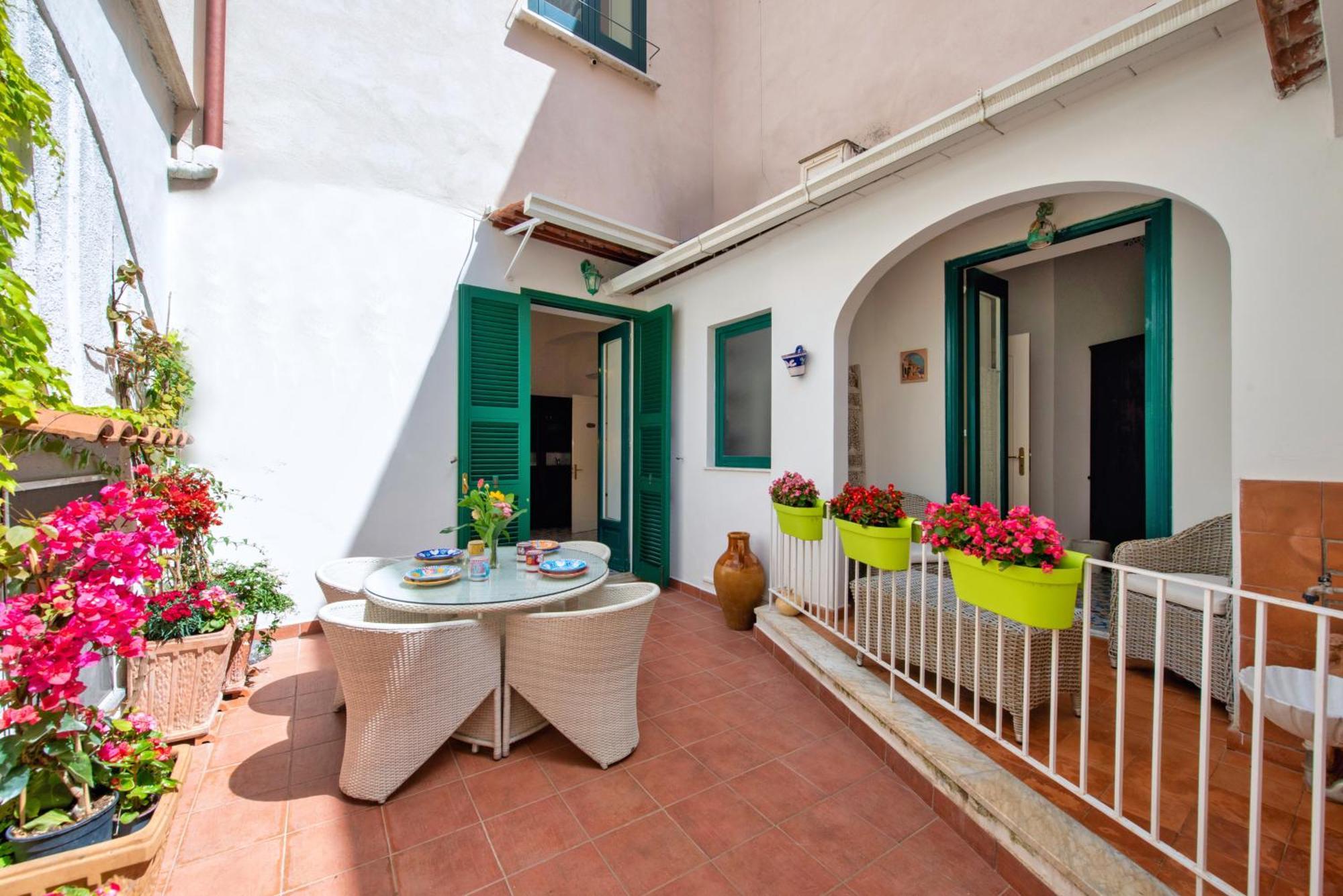 Amalfi Un Po'... Apartment Luaran gambar