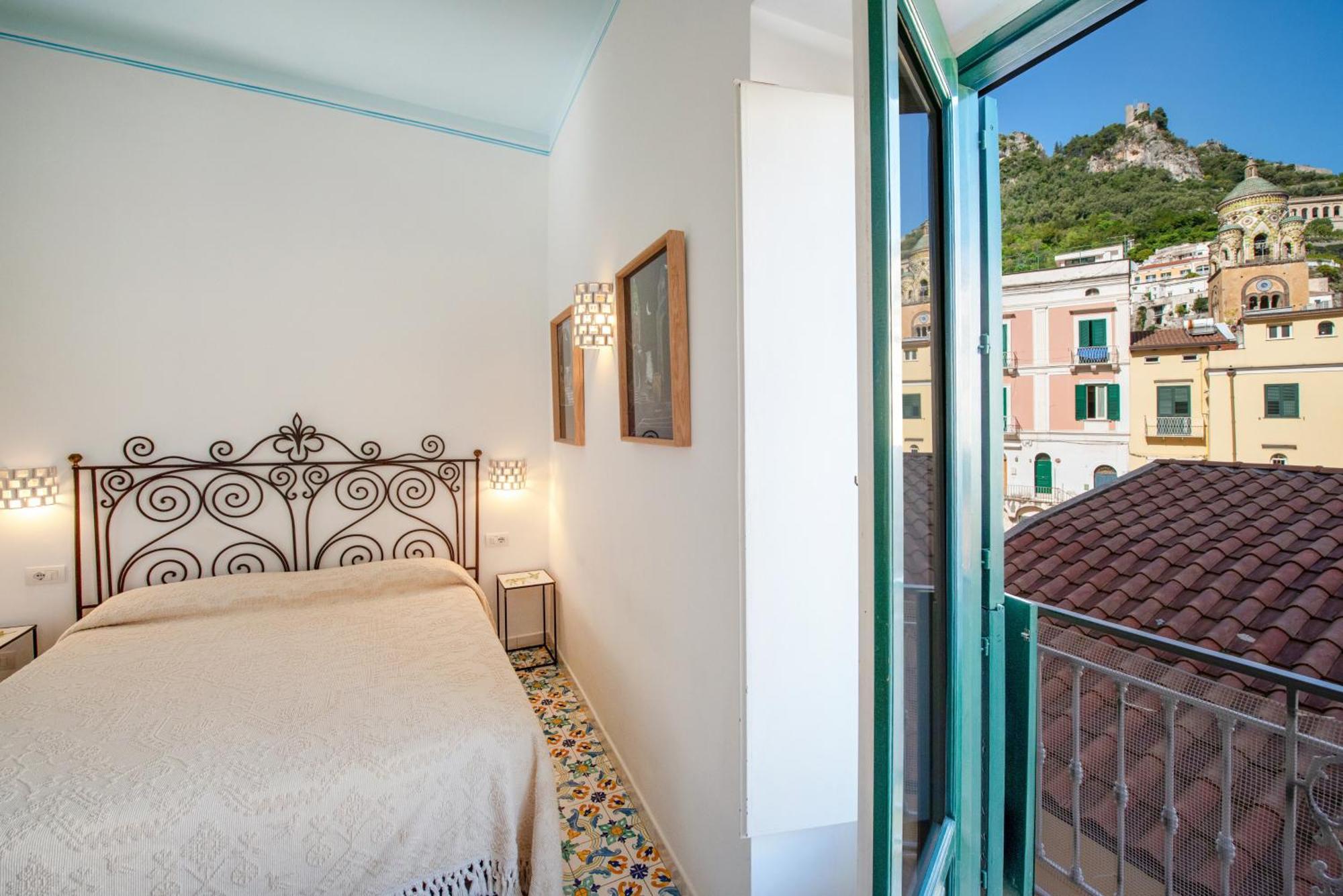 Amalfi Un Po'... Apartment Luaran gambar