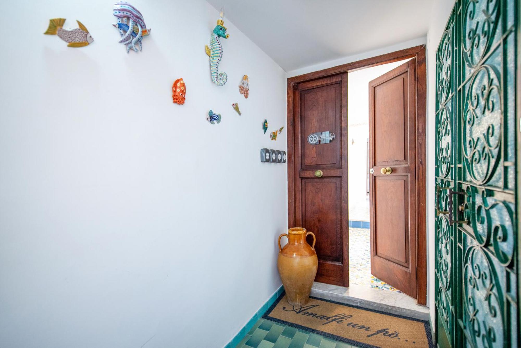 Amalfi Un Po'... Apartment Luaran gambar