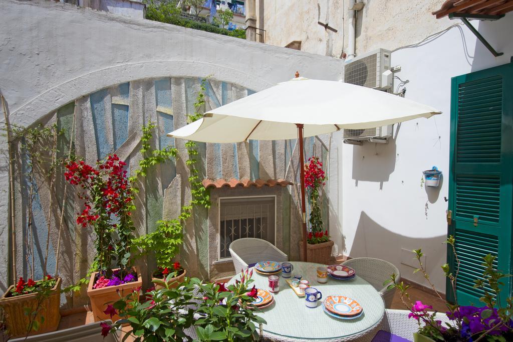 Amalfi Un Po'... Apartment Luaran gambar