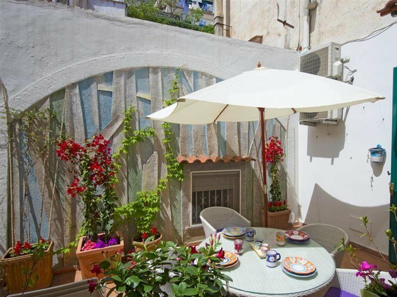 Amalfi Un Po'... Apartment Luaran gambar