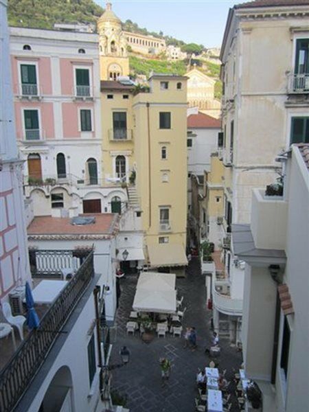 Amalfi Un Po'... Apartment Luaran gambar